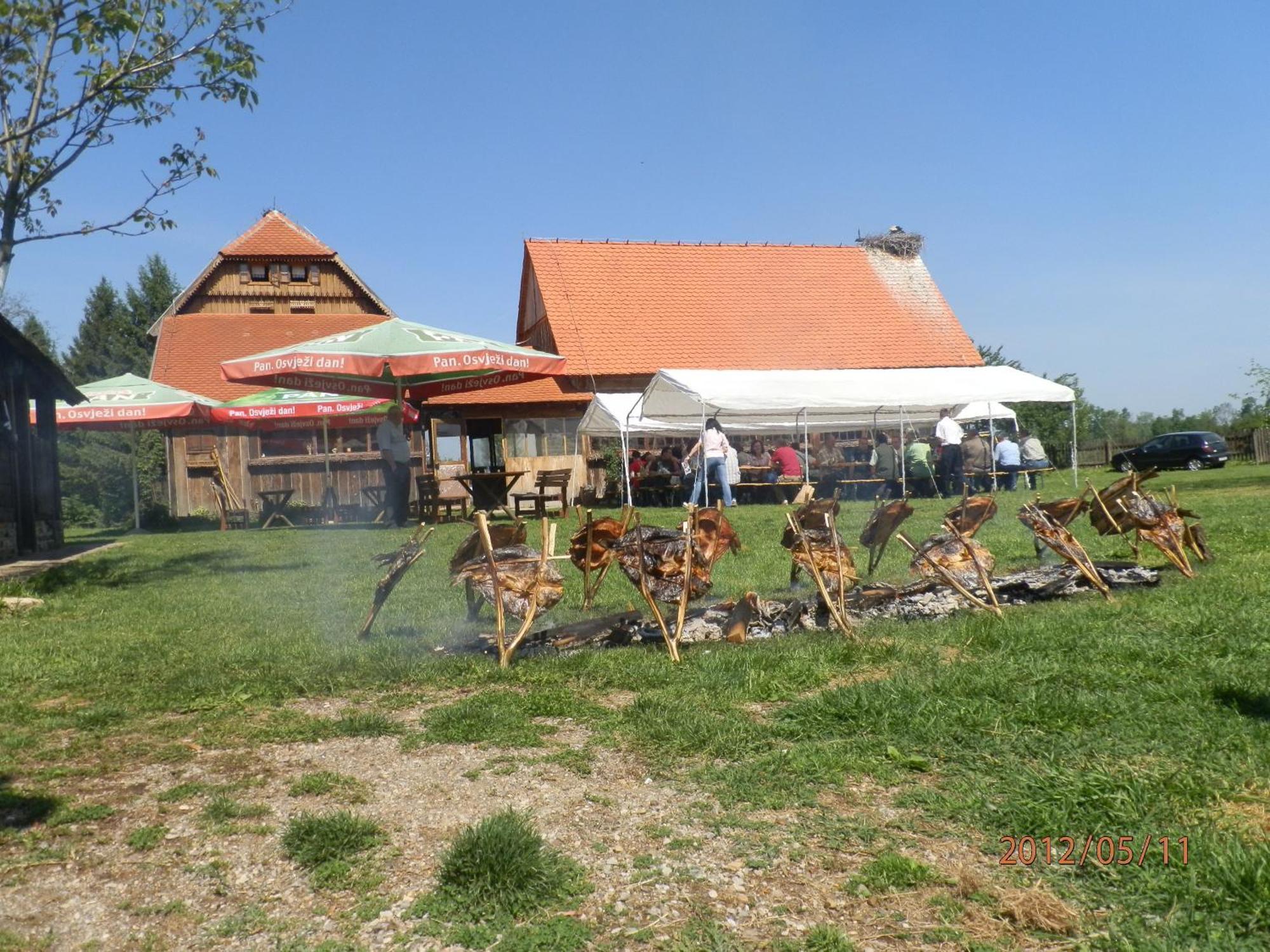 Tradicije Cigoc Hotel ภายนอก รูปภาพ